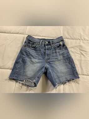Like new LEVI’S shorts womens size 26